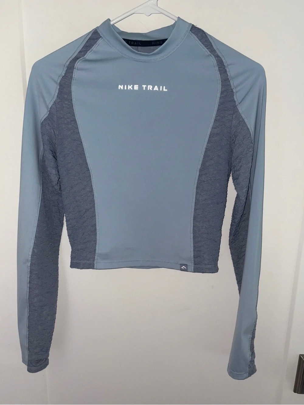 NWOT Nike Trail Dri-Fit cropped running top women's S